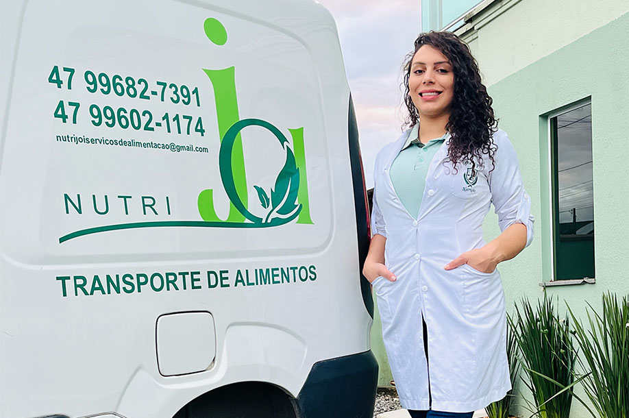 [Foto da nutricionista Jéssica Hipólito com sua equipe.]